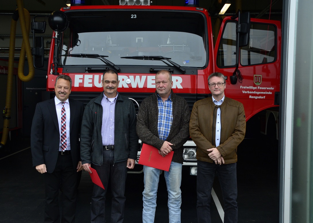 Bild: V.l.n.r. Bürgermeister Hans-Werner Breithausen, Wehrführer Volker Lemgen, Stv. Wehrführer Peter Troß und Wehrleiter Peter Schäfer. 