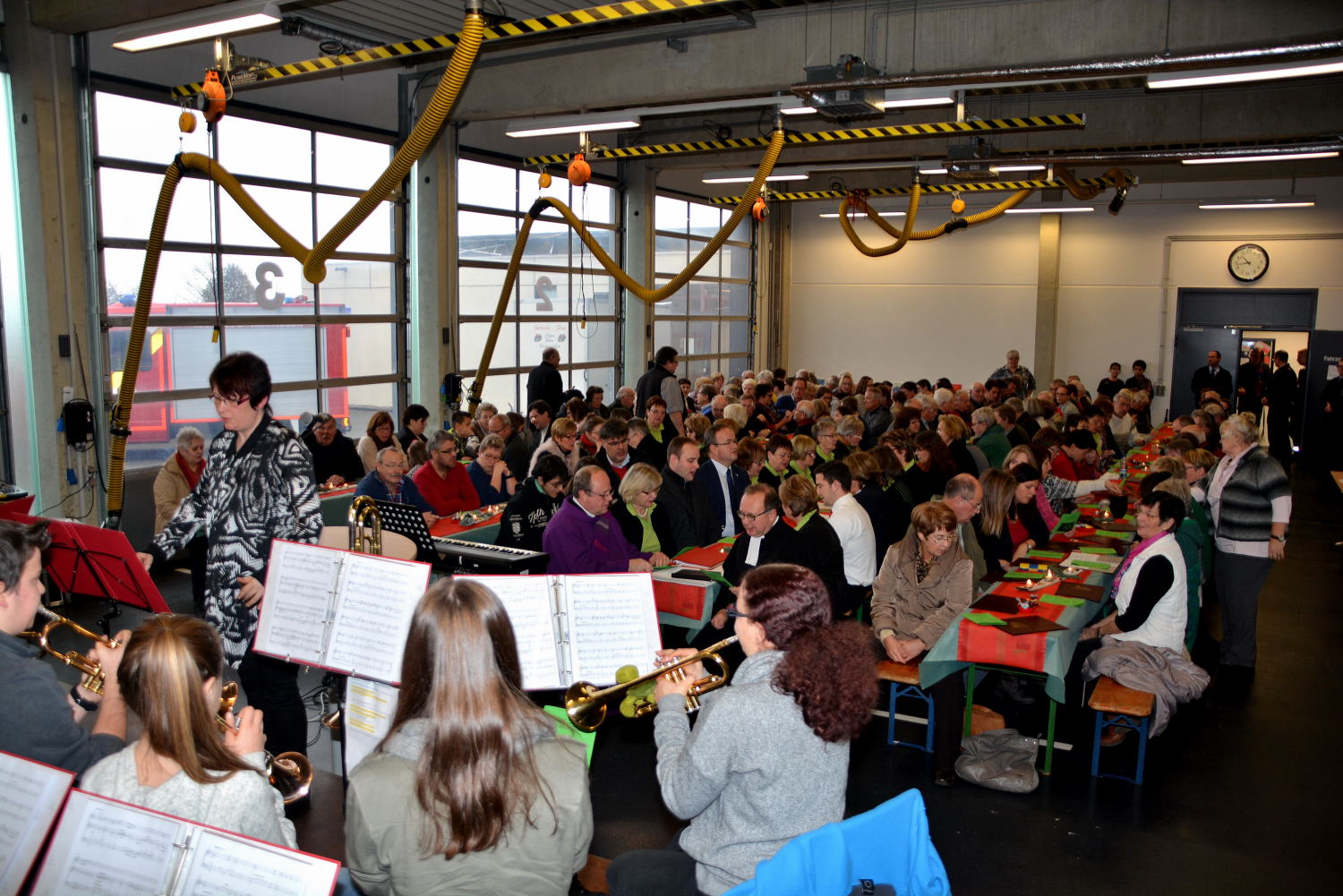 Rund 300 Leute waren ins Feuerwehrhaus gekommen. 